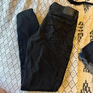 Levi’s black skinny jean​​​​